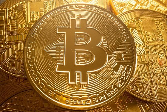 As baleias de longa data começam a se movimentar em grande número à medida que o Bitcoin atinge a marca de $66,000.