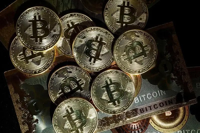 Bitcoin não está passando por uma correção, desafiando as opiniões de Robert Kiyosaki e Peter Schiff sobre o assunto.