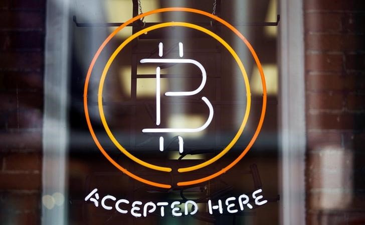 MicroStrategy adquire quase oitocentos milhões de dólares em Bitcoin e compartilha a informação.