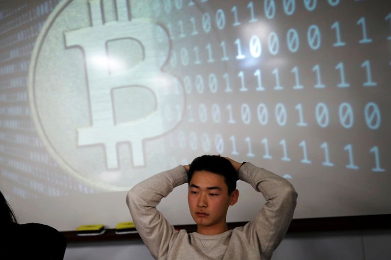 Bitcoin (BTC) está enfrentando críticas, Shiba Inu (SHIB) pode cair para $0.00001 novamente em um cenário catastrófico, e XRP está mostrando mais força do que o esperado.