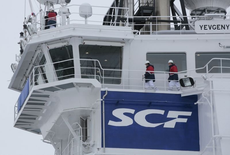 © Reuters. FILE PHOTO: The logo of Russian state shipping company Sovcomflot is seen on the multifunctional icebreaking standby vessel