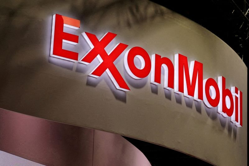 © Reuters. FILE PHOTO: The logo of ExxonMobil is seen during the LNG 2023 energy trade show in Vancouver, British Columbia, Canada, July 12, 2023. REUTERS/Chris Helgren/File Photo