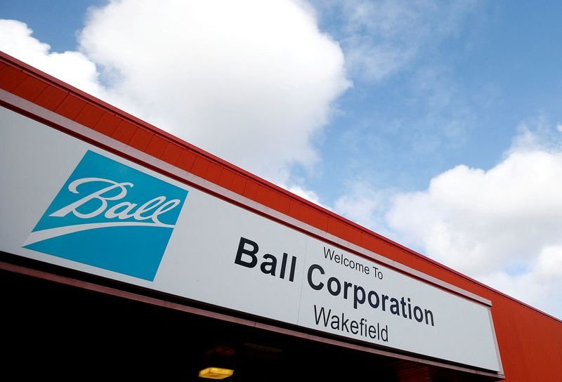 © Reuters. FILE PHOTO: The logo of Ball Corporation is displayed at their plant in Wakefield, Britain, October 18, 2019. REUTERS/Andrew Yates/File Photo