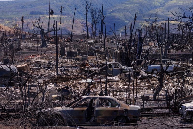 © Reuters. FILE PHOTO: Fire damage is shown in the Wahikuli Terrace neighborhood in the fire ravaged town of Lahaina on the island of Maui in Hawaii, U.S., August 15, 2023. REUTERS/Mike Blake/File Photo