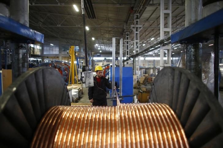 Segundo o UBS, o preço de $9,000 por tonelada é considerado um ponto de entrada atrativo a médio prazo para investir em cobre.