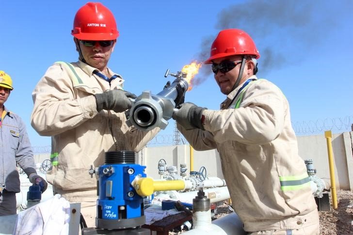 Petrobras está conduzindo uma análise detalhada antes de adquirir a refinaria da Mubadala, conforme informações de fontes.