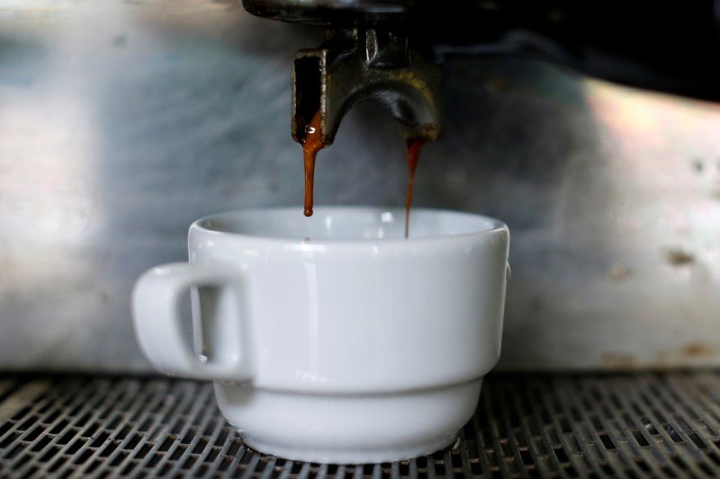 Algumas plantações de café no Vietnã estão obtendo sucesso mesmo em meio à escassez de água, porém podem não ser capazes de evitar possíveis aumentos no preço do café expresso.