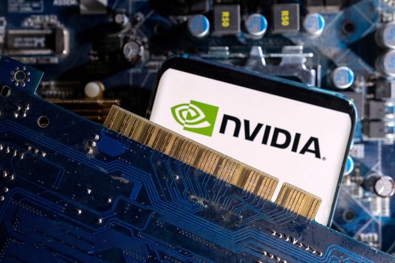 Analista AI influente movimenta a Nvidia em um mercado superaquecido, afirma fundo de investimento, enquanto a Intel é rebaixada.