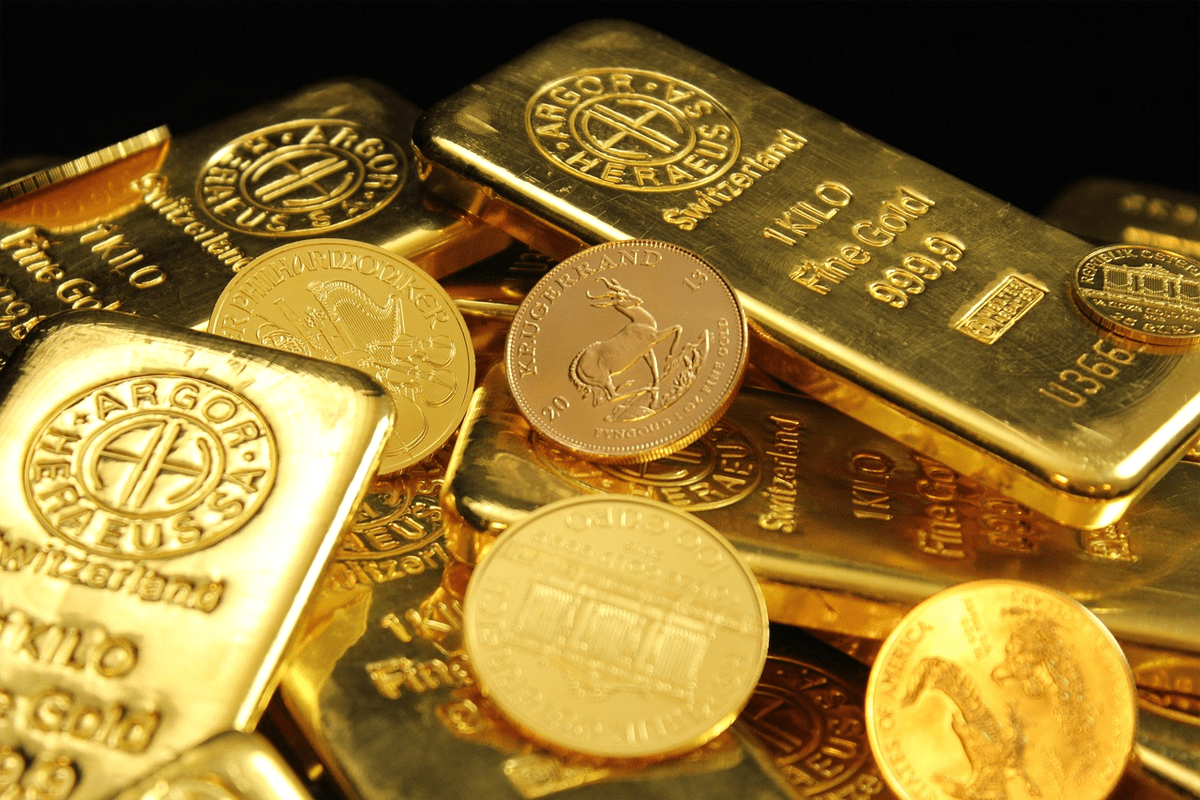 Gold Eyes Seven-Week Highs Amid Iran Tensions and Fed Bets