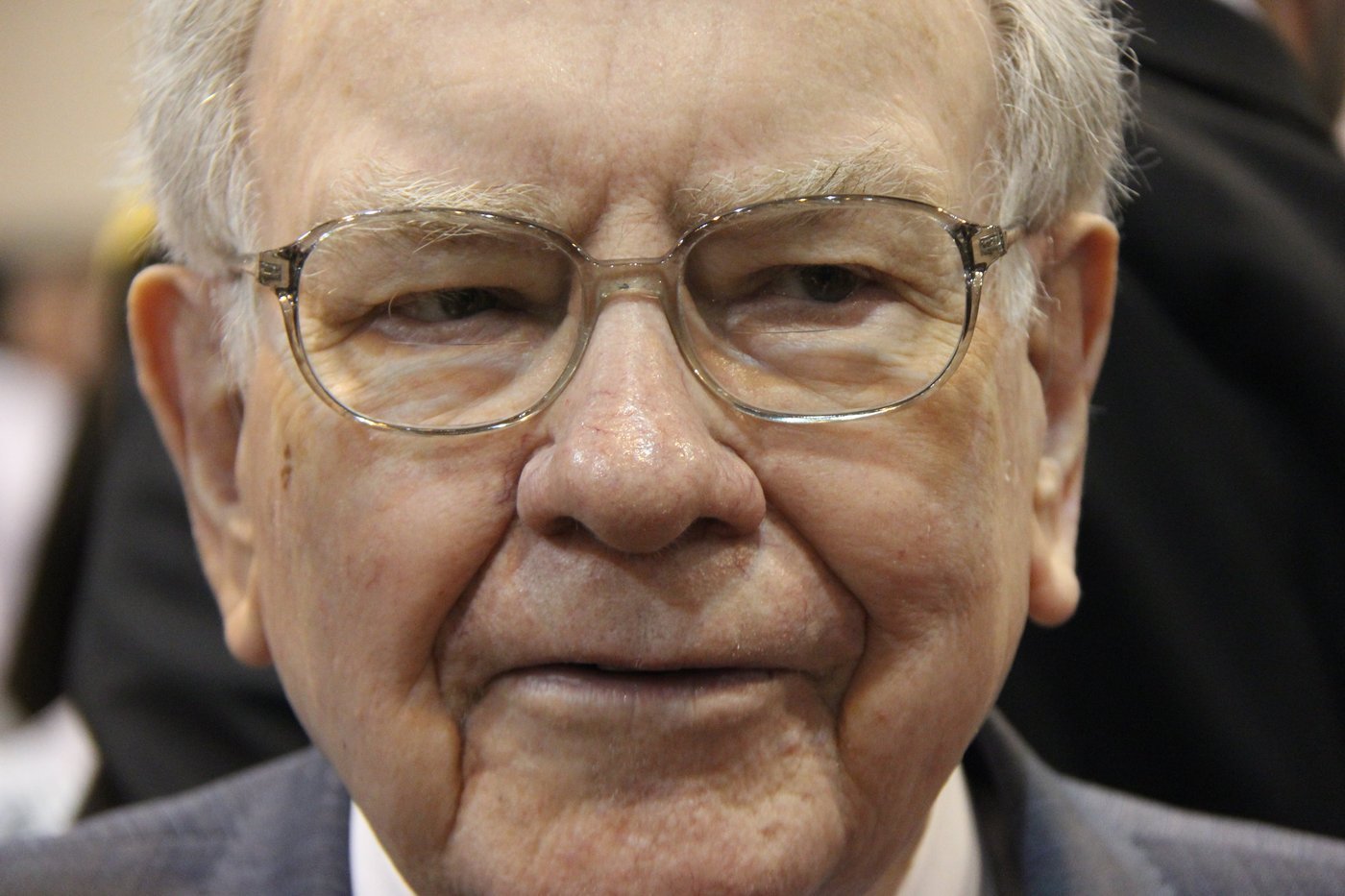 Buffett’s $366B Cash Pile: The Silent Warning to Investors