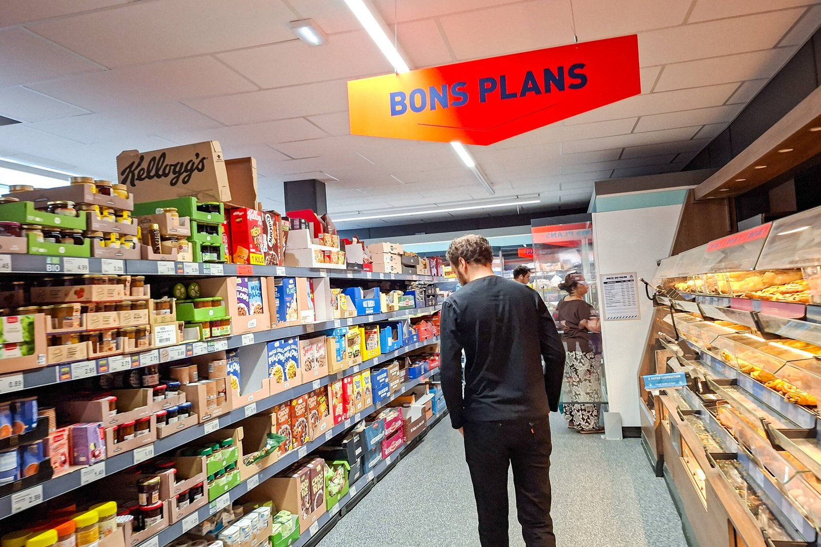Grocery Stores Are Secretly Scanning Your Face to Stop Theft
