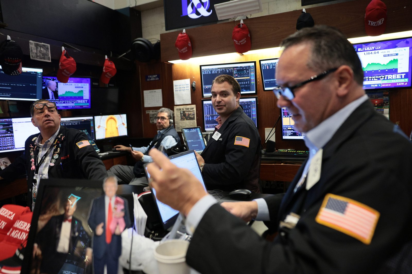 Wall Street Rallies as Weak Jobs Report Dims Fed Hike Hopes